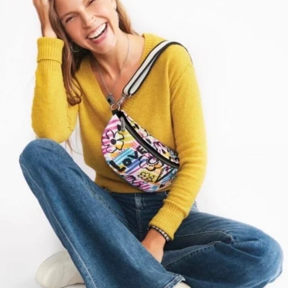Brighton Graffiti Love Cross
Body Belt Bag 70s-Inspired Graphic Art - Picture 7 of 15